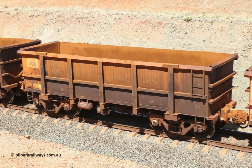 0700 160306 1236
Robe River ore waggon 700, built by Tomlinson Steel WA, fixed coupler non-handbrake side empty view at Greenpool on the Cape Lambert line. March 6, 2016.
Keywords: 700;Tomlinson-Steel-WA;Robe-ore-waggon;