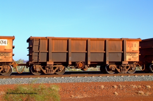 0730 050110 175330
Robe River ore waggon 730, built by Tomlinson Steel WA, handbrake side view empty. Of note is it is rotary bar coupled to 074. Harding Siding on the Cape Lambert line, 1753 hours, January 10, 2005.
Keywords: 730;Tomlinson-Steel-WA;Robe-ore-waggon;