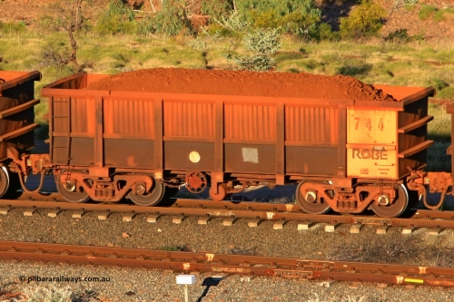 0744 110602 1632
Robe River ore waggon 744, built by Tomlinson Steel WA, rotary coupler end handbrake side loaded view at the 71 km, Western Creek on the Deepdale line. June 2, 2011.
Keywords: 744;Tomlinson-Steel-WA;Robe-ore-waggon;
