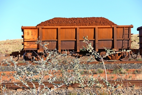 0817 180616 1675
Robe River ore waggon 817, built by Centurion Industries WA, non-handbrake side loaded view with the pulled coupler from 425 at the 33.7 km, Arches on the Cape Lambert line, June 16, 2018.
Keywords: 817;Centurion-Industries-WA;Robe-ore-waggon;