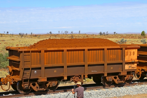 0830 170729 0274
Robe River ore waggon 830, built by Centurion Industries WA, fixed coupler handbrake side loaded view at the 103 km, between Maitland Siding and the Fortescue River on the Deepdale line. July 29, 2017.
Keywords: 830;Centurion-Industries-WA;Robe-ore-waggon;
