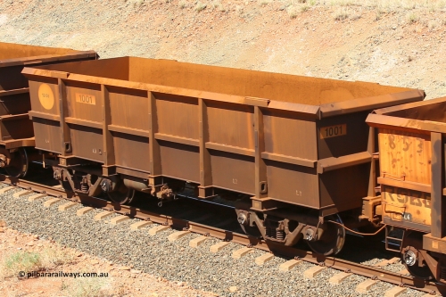 1001 160306 1316
Robe River ore waggon 1001, built by Bradken Rail Qld in December 2005, fixed coupler non-handbrake side empty view at Greenpool on the Cape Lambert line. March 6, 2016.
Keywords: 1001;Bradken-Rail-Qld;Robe-ore-waggon;