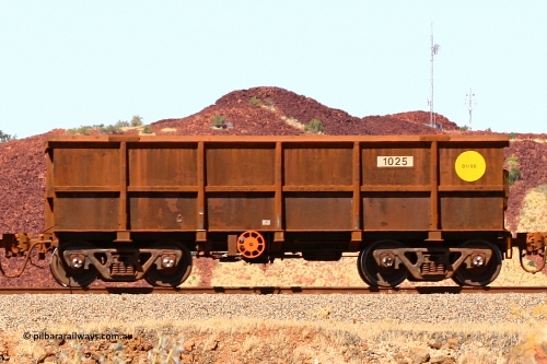 1025 060722 7439
Robe River ore waggon 1025, built by Bradken Rail Qld in January 2006, handbrake side empty view at the 45.4 km just south of Harding Siding on the Cape Lambert line. July 22, 2006.
Keywords: 1025;Bradken-Rail-Qld;Robe-ore-waggon;