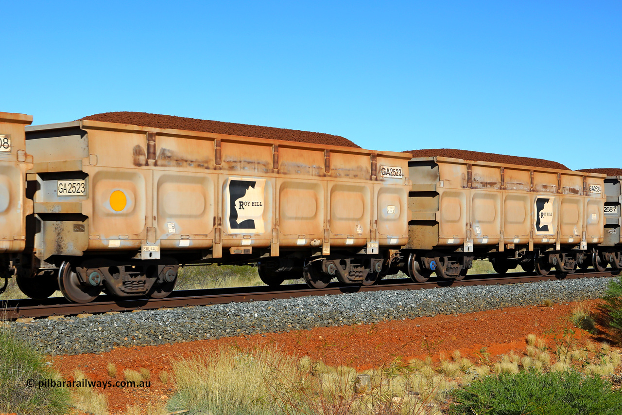 250501 0330
At the 88.448 km, just south of HPPL crossing loop on the Roy Hill line, loaded Roy Hill waggon pair GA 2523 - GA 2524, built in China by CSR Yangtze as an CCK138 model ore waggon. May 1, 2025.
Keywords: GA-type;GA2523-GA2524;CSR-Yangtze;CCK138;