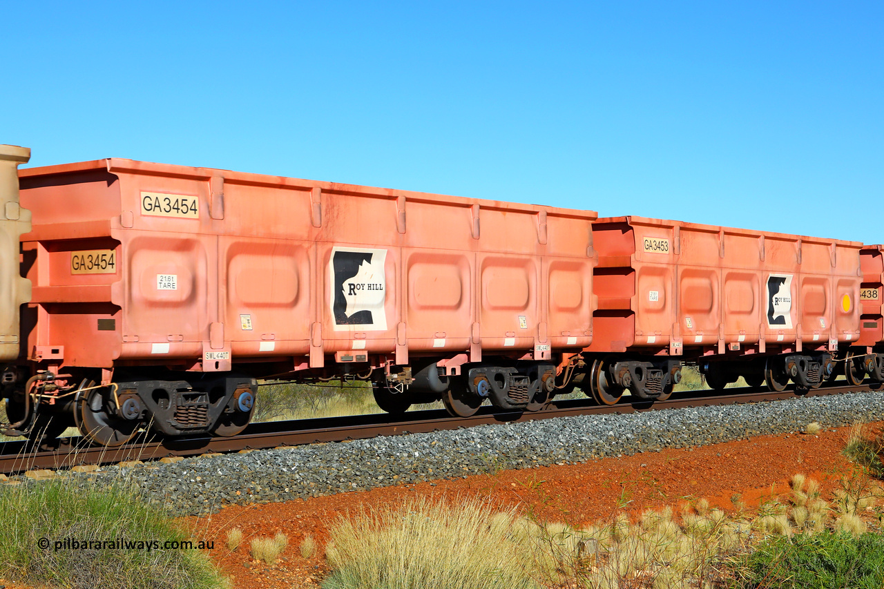 250501 0471
At the 88.448 km, just south of HPPL crossing loop on the Roy Hill line, empty Roy Hill waggon pair GA 3453 - GA 3454, built in China by CRRC Yangtze as an CCK138 model ore waggon in Breast Cancer Awareness pink livery. May 1, 2025.
Keywords: GA-type;GA3453-GA3454;CRRC-Yangtze;CCK138;