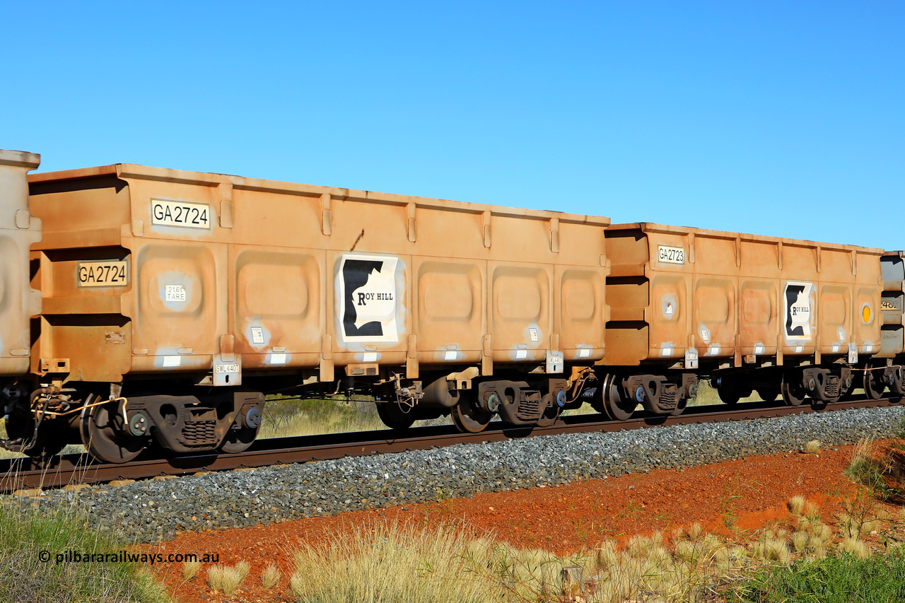 250501 0496
At the 88.448 km, just south of HPPL crossing loop on the Roy Hill line, empty Roy Hill waggon pair GA 2723 - GA 2724, built in China by CSR Yangtze as an CCK138 model ore waggon. May 1, 2025.
Keywords: GA-type;GA2723-GA2724;CSR-Yangtze;CCK138;