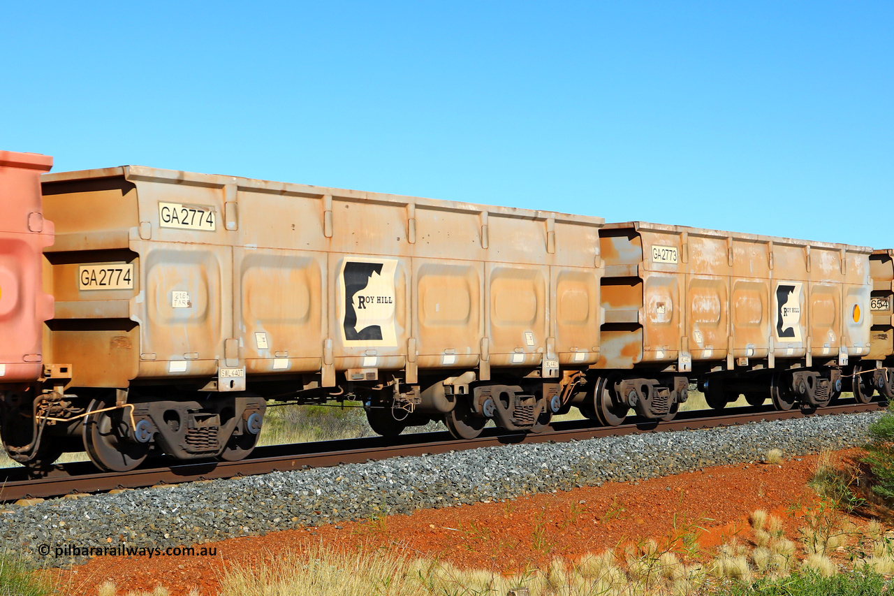 250501 0537
At the 88.448 km, just south of HPPL crossing loop on the Roy Hill line, empty Roy Hill waggon pair GA 2773 - GA 2774, built in China by CSR Yangtze as an CCK138 model ore waggon. May 1, 2025.
Keywords: GA-type;GA2773-GA2774;CSR-Yangtze;CCK138;