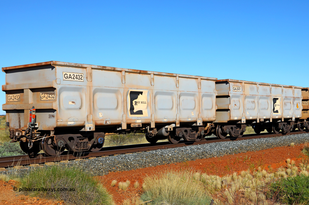 250501 0555
At the 88.448 km, just south of HPPL crossing loop on the Roy Hill line, empty Roy Hill waggon pair GA 2431 - GA 2432, built in China by CSR Yangtze as an CCK138 model ore waggon. May 1, 2025.
Keywords: GA-type;GA2431-GA2432;CSR-Yangtze;CCK138