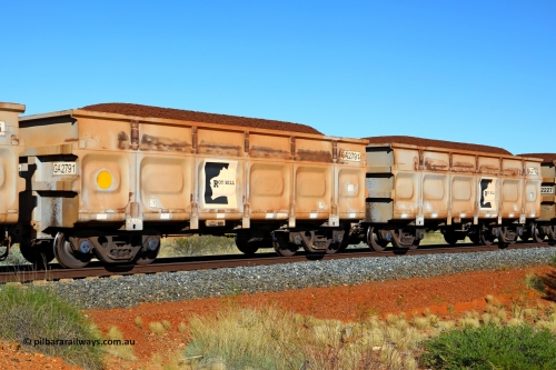 250501 0339
At the 88.448 km, just south of HPPL crossing loop on the Roy Hill line, loaded Roy Hill waggon pair GA 2791 - GA 2792, built in China by CSR Yangtze as an CCK138 model ore waggon. May 1, 2025.
Keywords: GA-type;GA2791-GA2792;CSR-Yangtze;CCK138;