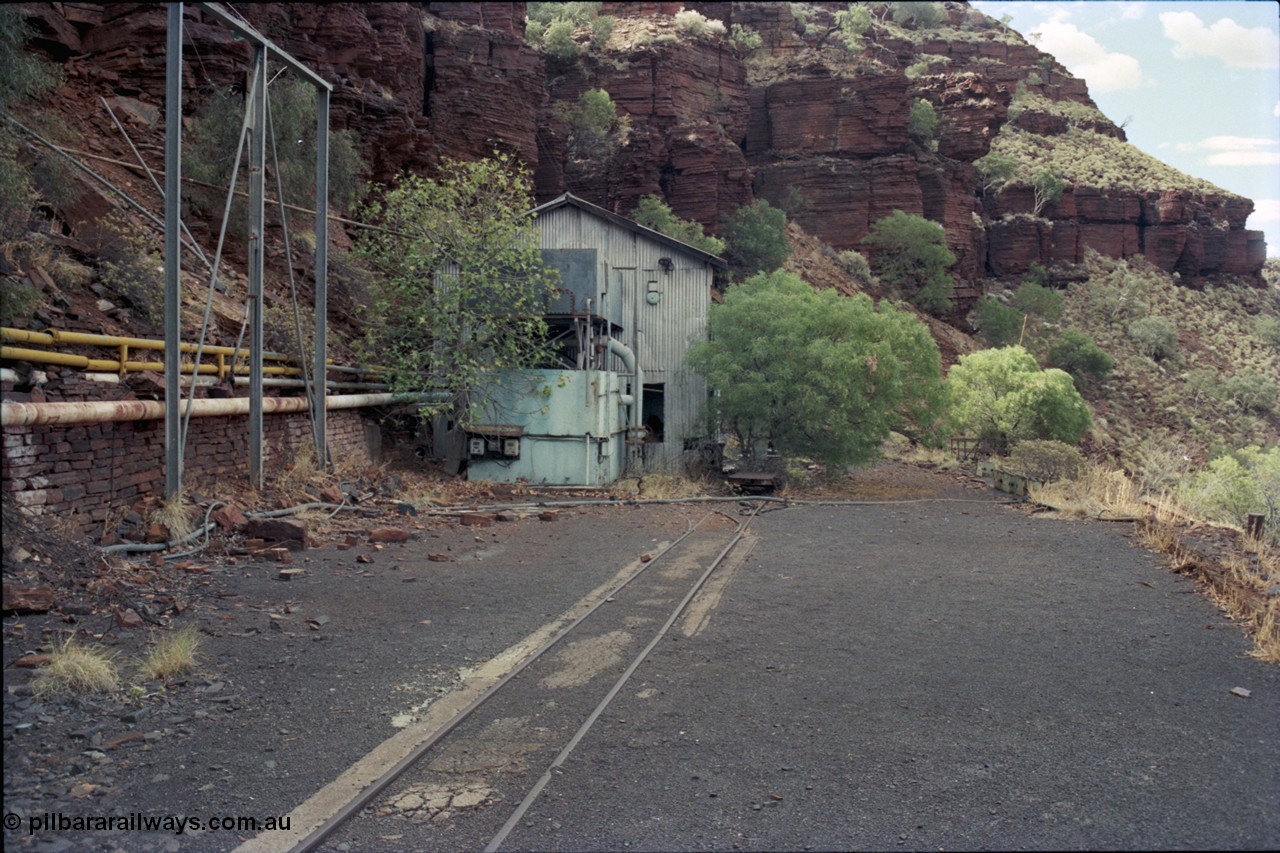 194-07
Wittenoom Gorge, Colonial Mine, asbestos mining remains, view of water softening plant and compressor plant building, looking north.
