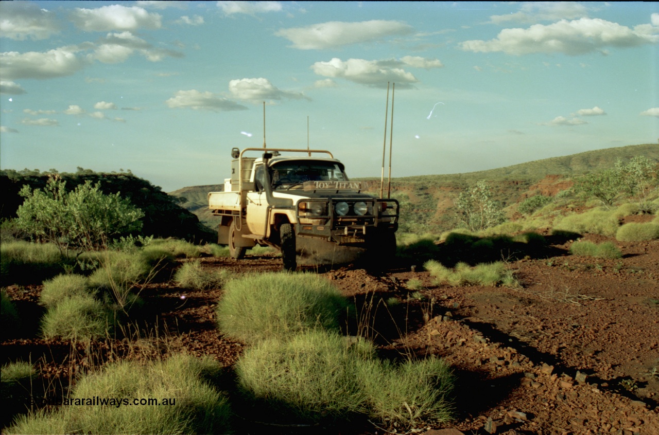 195-12
Wittenoom, top of Bee Gorge looking north, Toyota HJ75 Landcruiser.
