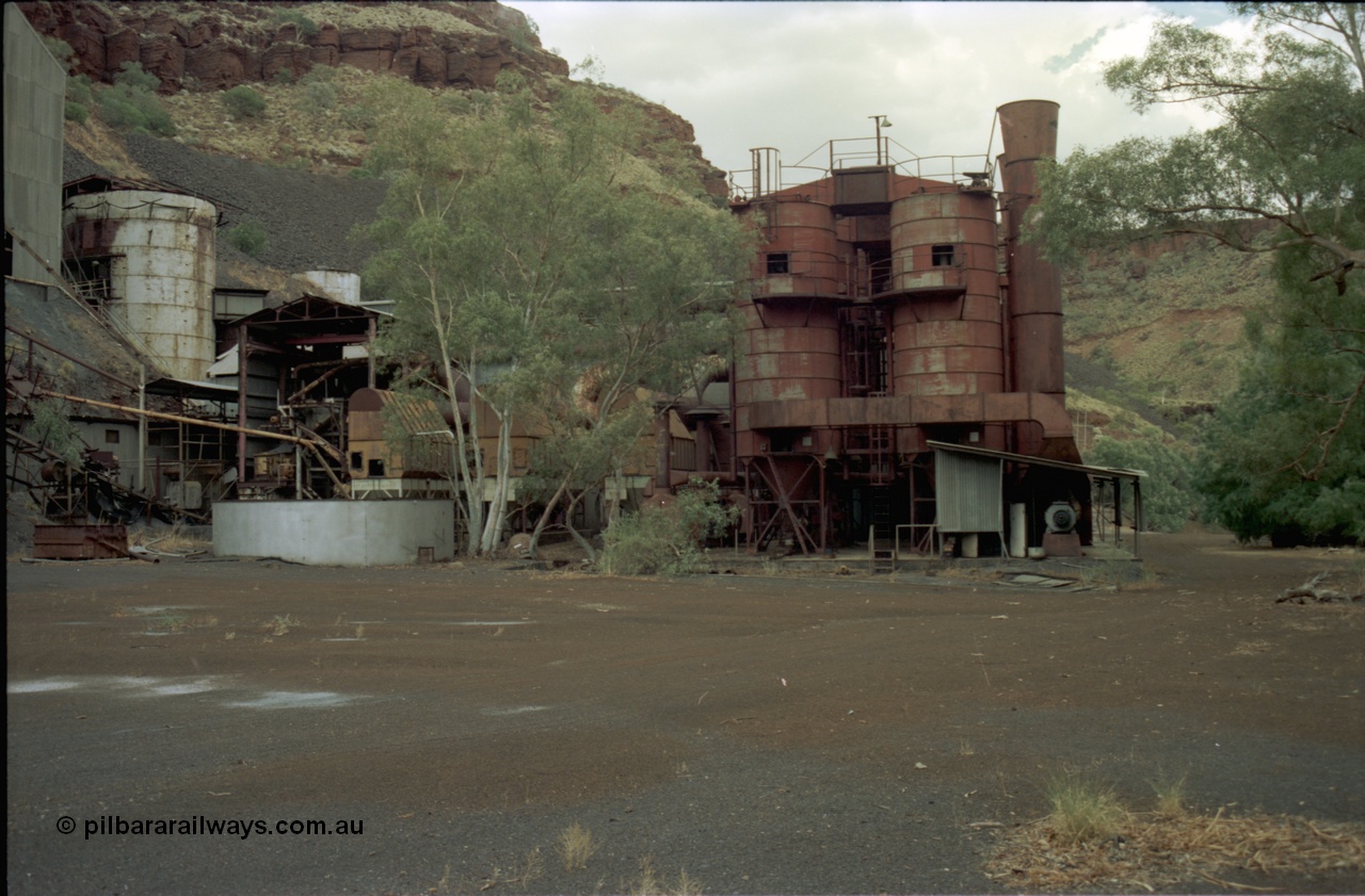195-26
Wittenoom Gorge, Australian Blue Asbestos or ABA Colonial Mill, view of the bottom section of the mill, various components can be seen including dust collecting plant, silos and the mills.
