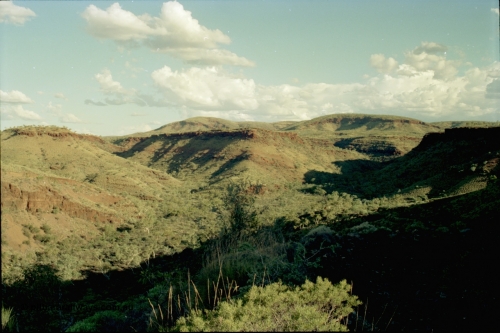 195-07
Wittenoom, Bee Gorge, view from top of cat walk looking south towards Karijini National Park.
