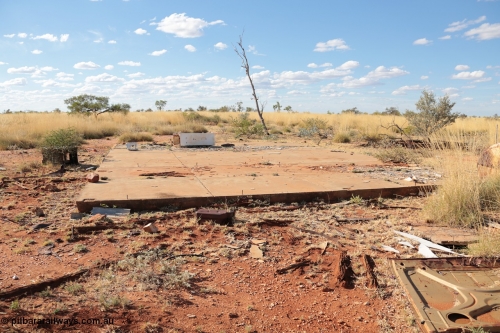 140517-4411
Marble Bar, Prospector Creek, tin mine, near Fishers Cairn the area was a Tailings Lease #10 (87H) - FISHERS CAIRN held by Moolyella Tin Pty. Ltd in the 1960s, then a machinery lease in the 1970s. Remains of a dry tin concentrate plant. [url=https://goo.gl/maps/56rBXcyAjor]Location Here[/url].
