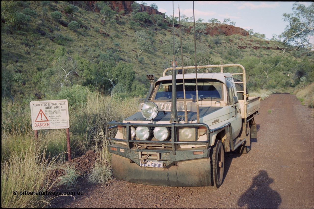 204-07
Yampire Gorge, road out of the mining area with warning sign, Toyota HJ75 Landcruiser ute, PH 5090.

