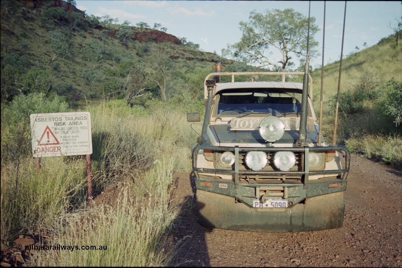 204-08
Yampire Gorge, road out of the mining area with warning sign, Toyota HJ75 Landcruiser ute, PH 5090.
