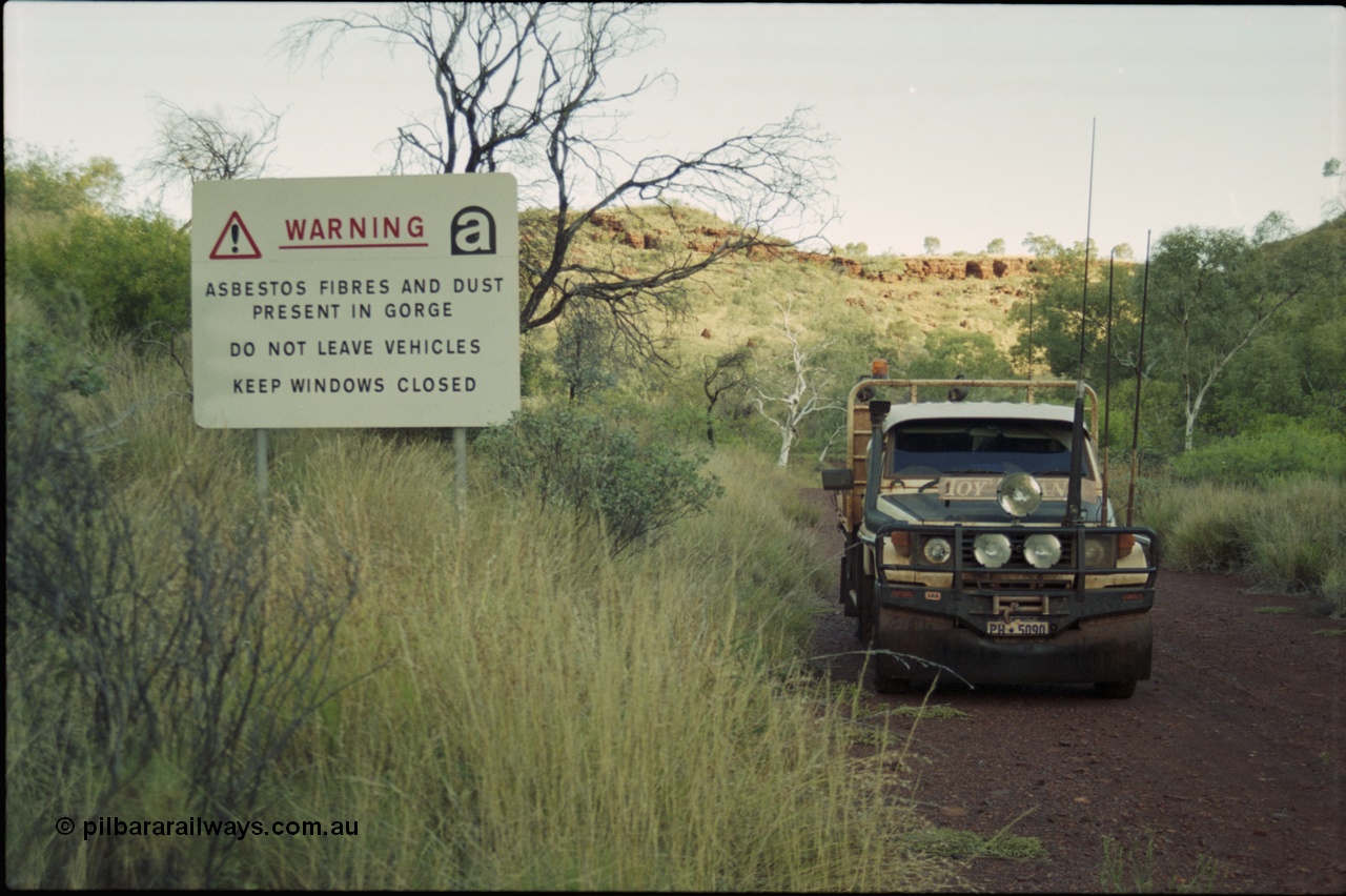 204-10
Yampire Gorge, road out of the gorge area with warning sign, Toyota HJ75 Landcruiser ute, PH 5090.
