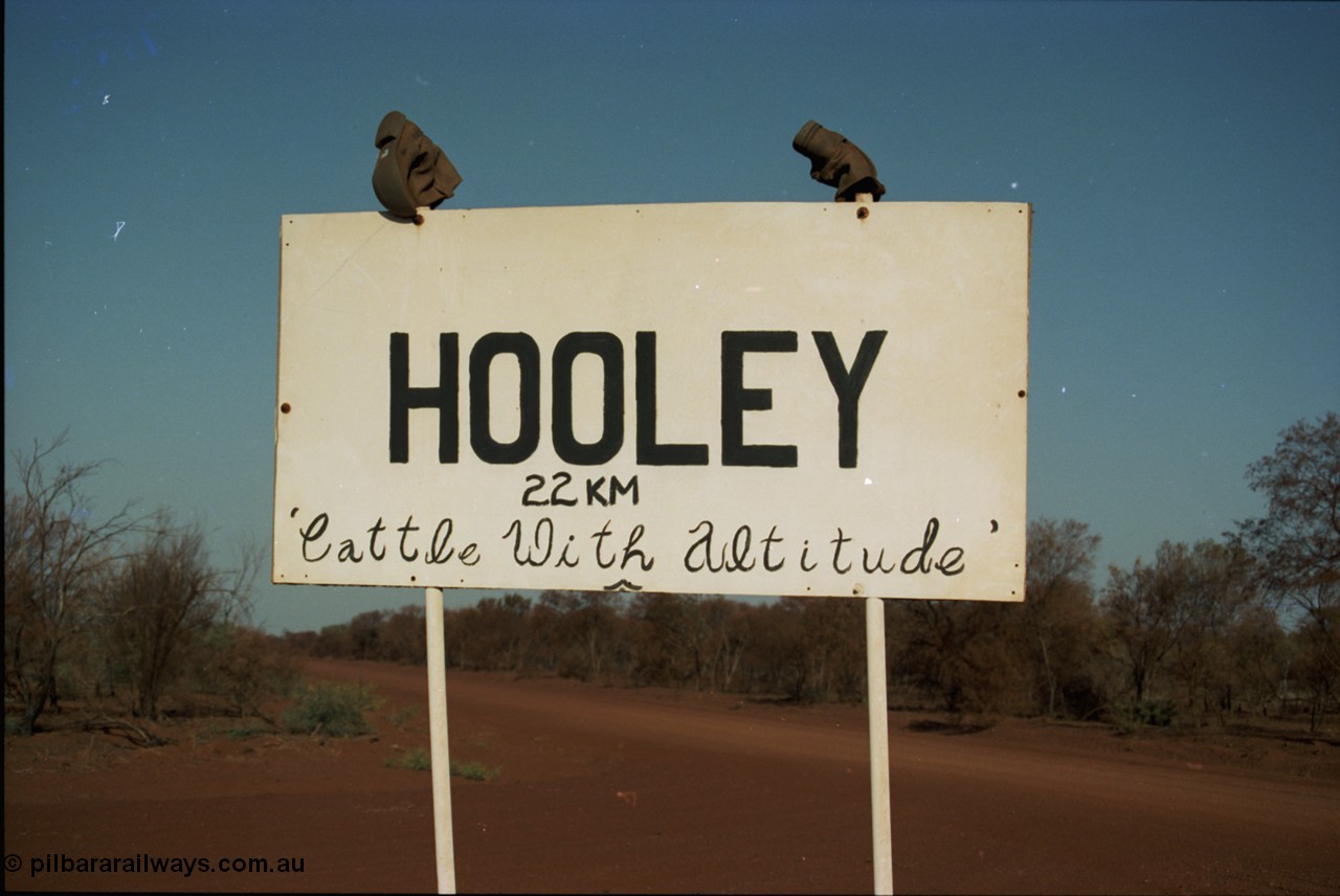 205-05
Hooley Station front gate turn off sign, Roebourne - Wittenoom Road, 22 km, 'Cattle With Altitude'.
