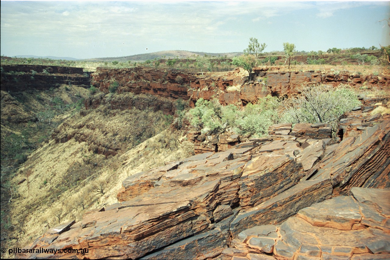 205-20
Wittenoom, upper reaches of Bee Gorge, landscape views.

