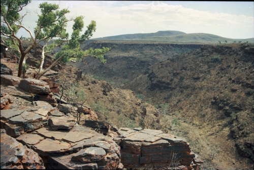 205-21
Wittenoom, upper reaches of Bee Gorge, landscape views.
