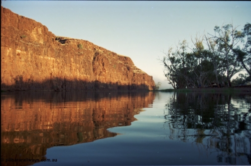 206-10
Carawine Pool at Carawine Gorge, looking north.
