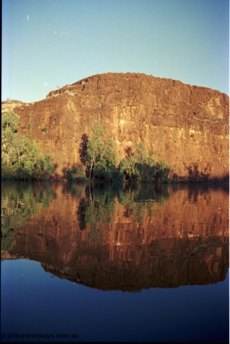 206-12
The western wall of Carawine Pool.
