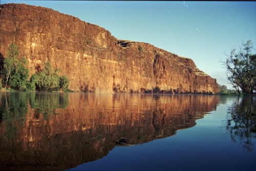 206-16
Carawine Pool at Carawine Gorge, looking north.

