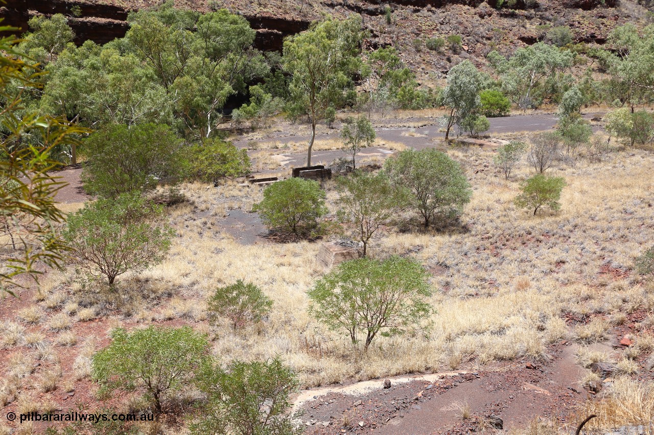 160101 9779
Wittenoom Gorge, Gorge Mine area, asbestos mining remains, concrete footings and foundations for the now removed milling plant. [url=https://goo.gl/maps/ZSyUcjgh6rK2]Geodata[/url].
