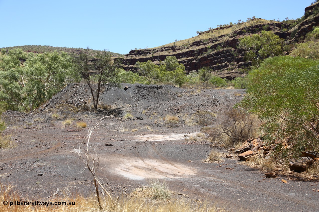 160101 9804
Wittenoom Gorge, Gorge Mine area, looking north west, at the old waggon dump area and workshops. [url=https://goo.gl/maps/BFiRw3juZydLBSBZ7]GeoData[/url].
