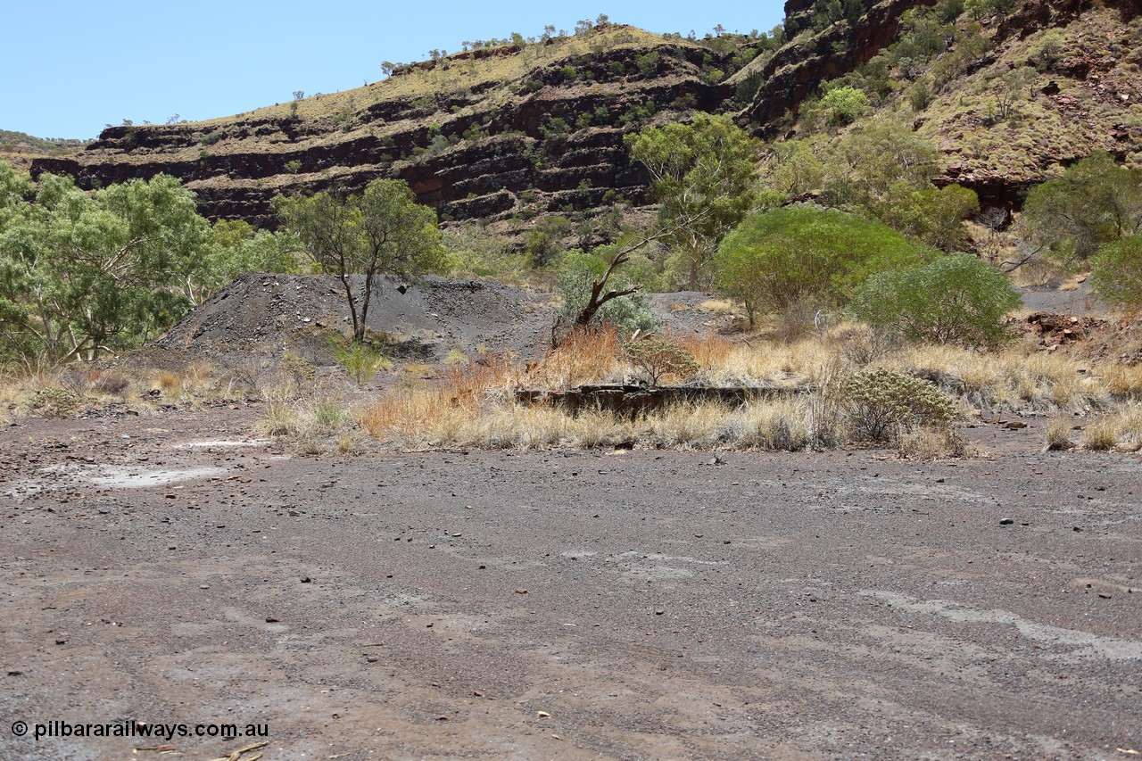 160101 9807
Wittenoom Gorge, Gorge Mine area, looking north west, at the old waggon dump area and workshops. [url=https://goo.gl/maps/ZwNUYEfVo7pDdAdz9]GeoData[/url].
