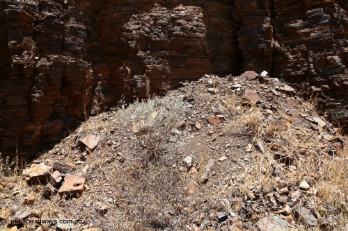 160101 9794
Wittenoom Gorge, Gorge Mine area, asbestos mining remains, mine adit 3 is behind this pile of rubble. [url=https://goo.gl/maps/46bmN7VJPj12]Geodata[/url].

