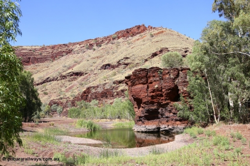 160102 9816
Wittenoom Gorge, Town Pool in Joffre Creek just south of the Colonial Mine. [url=https://goo.gl/maps/AutgczJup1oceeSa9]Geodata[/url].
