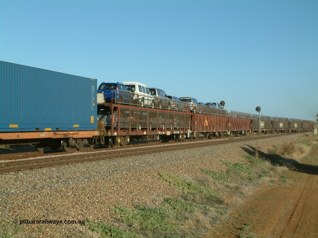 030403 165644
Red Hill, double deck car carrying waggons transition from the loop back onto the mainline. 3rd April 2003.
