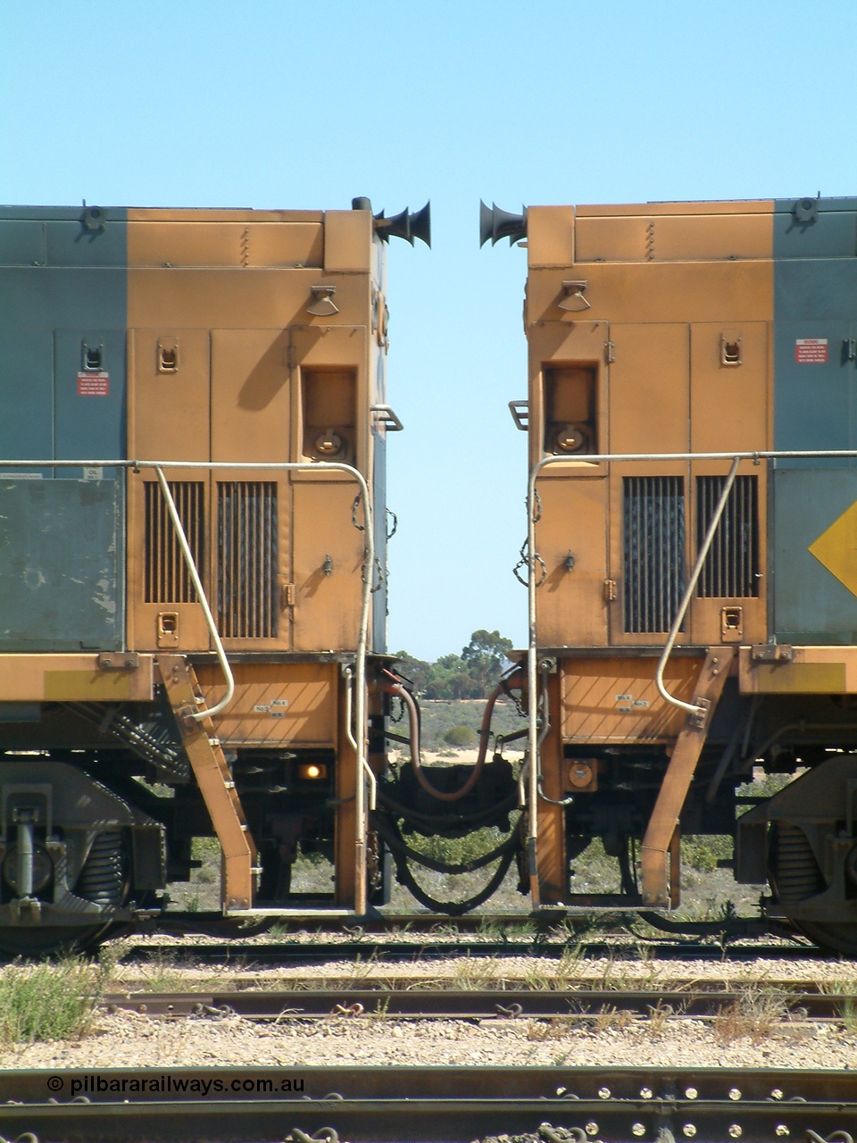 030404 125227
Port Augusta Spencer Junction yard, a pair of back to back National Rail NR class units built by Goninan as GE Cv40-9i models showing the coupling between two unit, NR 50 serial 7250-08 / 97-252 is on the right. 4th April 2003.
Keywords: NR-class;NR50;Goninan;GE;Cv40-9i;7250-08/97-252;