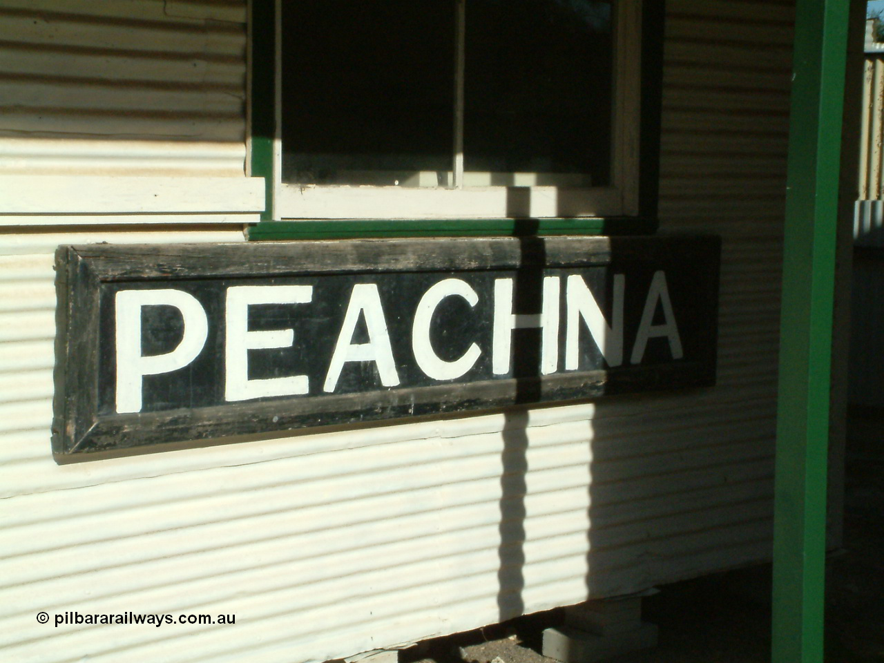 030405 160936
Lock and District Historical Museum, original Peachna railway station sign. 5th April 2003.
