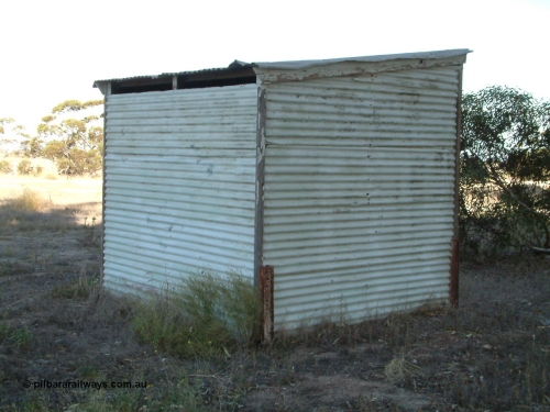 030405 154839
Lock, rear view of corrugated iron building located across the tracks opposite the silos, April 5, 2003.
