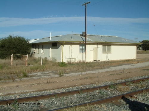 030405 155812
Lock, view across mainline looking at the now disused crew barracks, at the time of this photo the track workers were utilising the facilities, 5th April 2003.
