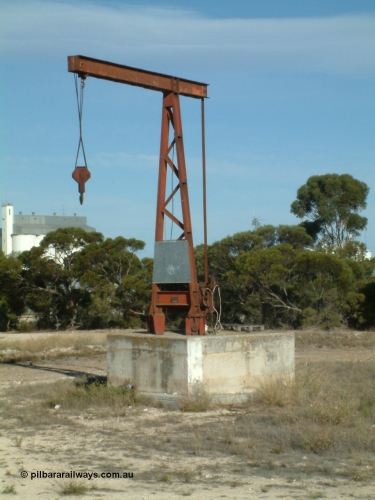 030405 161656
Lock, former yard crane, hand operated 5 ton revolving jib crane and plinth, now located off North Terrace, 5th April 2003.
