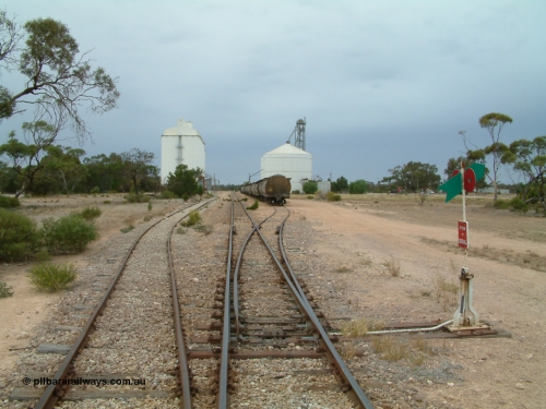 030407 105354
Poochera, yard overview looking south from the north end grain siding points, crane and goods shed just visible on the left of the goods siding, loaded grain rake on the grain siding with the Ascom silo complex to the right of the waggons. 7th April 2003.
