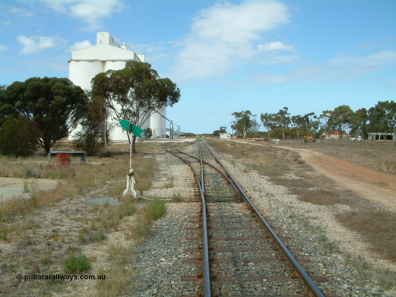 030409 124139
Rudall, located at the 172.7 km and opened in July 1913, station overview looking south from the north end, points for grain and goods siding off to the left, station build can be seen in the distance on the right.
