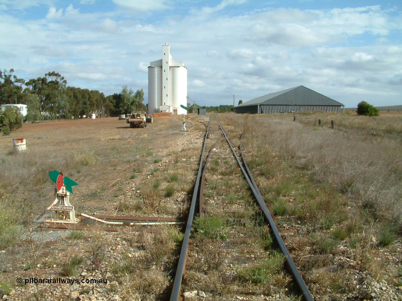030409 145828
Ungarra, located at the 108.1 km and opened in March 1913 as the temporary terminus till July 1913. Yard overview looking south from the north end, loading ramp can be made out in front of car, silo complex, station hut then the horizontal grain bunker on the right.
