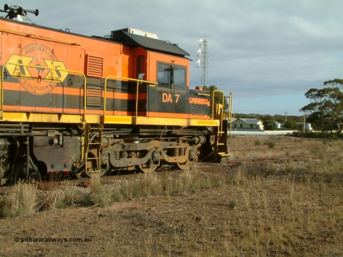 030409 081001
Warramboo, cab side shot of rebuild DA class unit DA 7 in Australian Southern orange and black livery shows its original heritage body style of an NSWGR 48 class 4813 AE Goodwin ALCo model DL531 serial 83713, rebuilt by Islington Workshops SA with long hood and parts from former 830 class 870 AE Goodwin ALCo model DL531 serial G6016-06 in 1998.
Keywords: DA-class;DA7;83713;Port-Augusta-WS;ALCo;DL531G/1;48-class;4813;rebuild;
