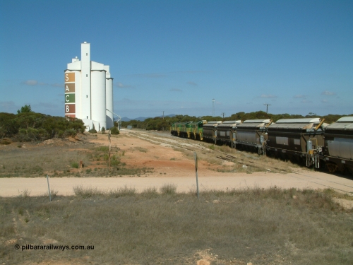 030409 104405
Waddikee station located at the 218.3 km and opened in September 1921, yard overview with loaded train operating south to Cummins behind 830 class units 851 and 842 and DA class DA 4.
