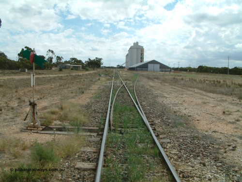 030409 125154
Rudall, station overview of yard looking north from the south end, points to the right for the goods and grain siding, the former station loop, now stub siding on the left, crew barracks and station building further on can be made out, horizontal grain bunker on the right with concrete silo complexes behind.
