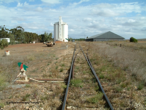 030409 145828
Ungarra, located at the 108.1 km and opened in March 1913 as the temporary terminus till July 1913. Yard overview looking south from the north end, loading ramp can be made out in front of car, silo complex, station hut then the horizontal grain bunker on the right.
