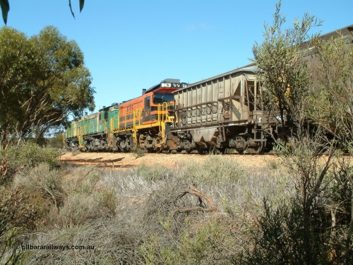 030411 102212
Kimba Grain Bunker, looking towards Kimba, grain train loading with HBN type dual service ballast / grain hopper.
Keywords: HBN-type;