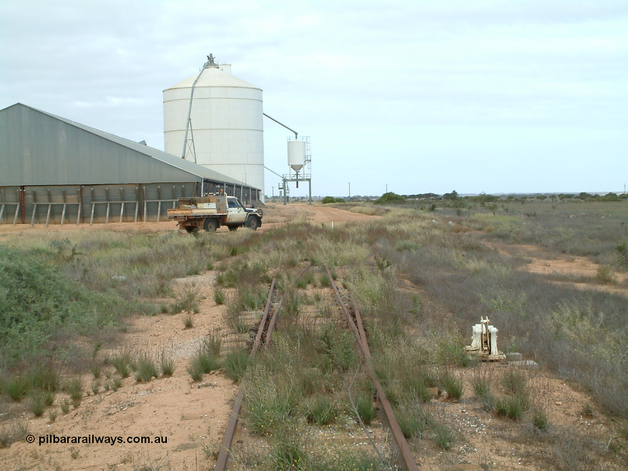 030414 153405
Penong, looking east from the end of line along the grain loop, 'mainline' peels off to the right, horizontal bunker block 3 on the left with an Ascom silo complex block 1 behind that.

