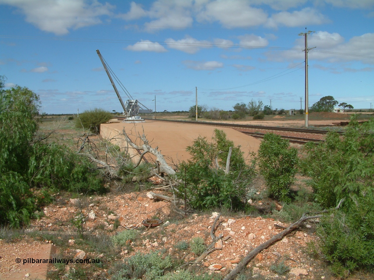 030415 135950
Kingoonya, located at the 426.5 km on the Trans Australian Railway, loading ramp and crane. [url=https://goo.gl/maps/JoaJ36uYKDkgepas9]GeoData location[/url].
