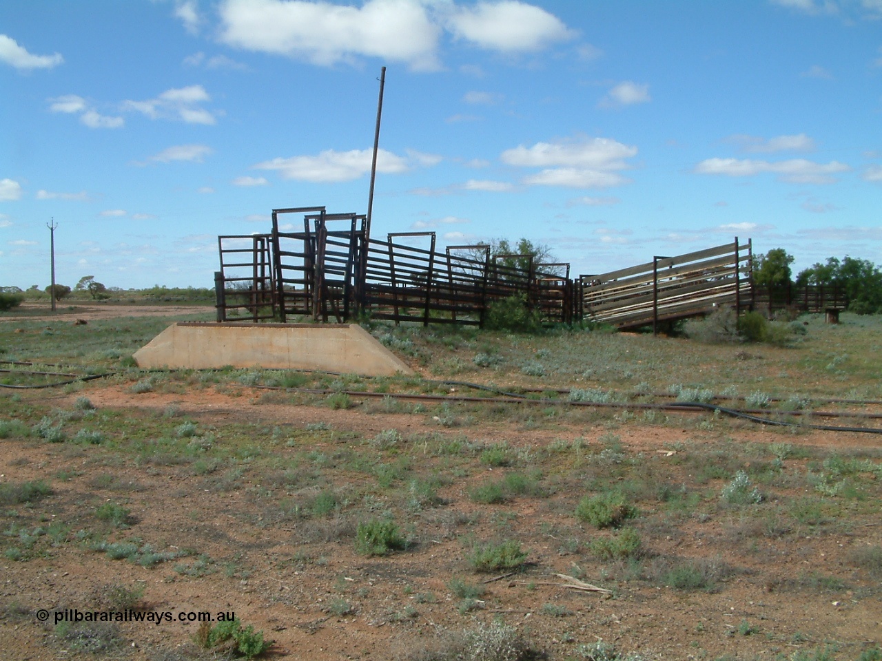 030415 141151
Kingoonya, located at the 426.5 km on the Trans Australian Railway, looking north east at the cattle yard loading race. [url=https://goo.gl/maps/DG1qZSP4XKBAzTxQ8]GeoData location[/url].
