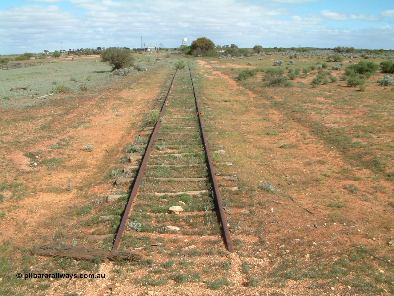 030415 141719
Kingoonya, located at the 426.5 km on the Trans Australian Railway, looking south from the end of the sidings with cattle yards, power station and tank stand all in the distance. [url=https://goo.gl/maps/HTgqfxK99c62MYJY9]GeoData location[/url].
